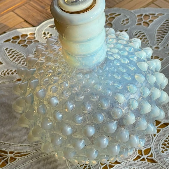 COPY - ⭐️Host Pick! 🌹⭐️ Vintage Hobnail opalescent perfume bottle w/stopper - Picture 11 of 11
